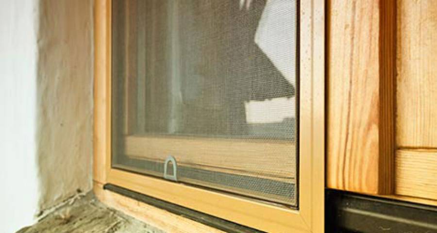 Fliegengitter am Fenster: Worauf Sie in Mietobjekten achten müssen